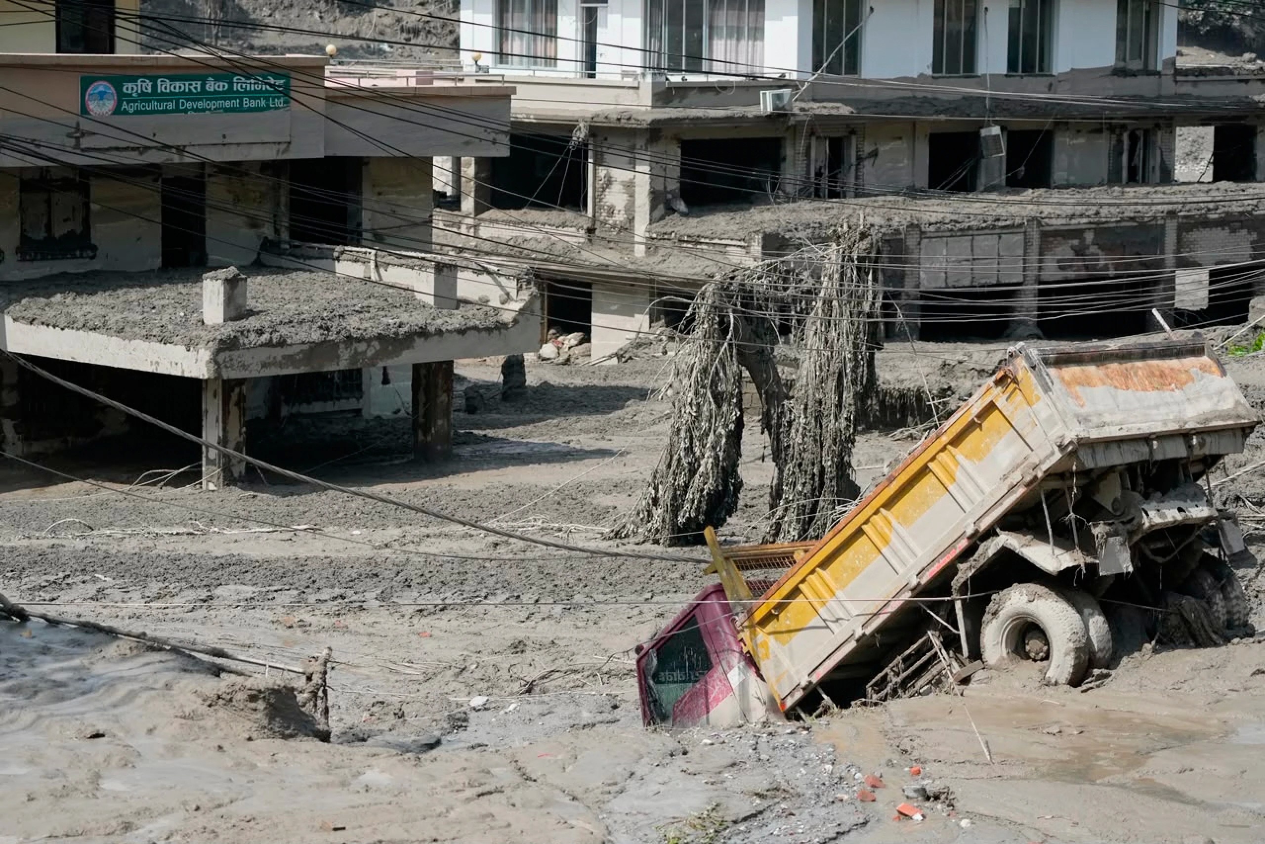 Cientos de desaparecidos en Tíbet y Nepal luego de colapso de glaciar