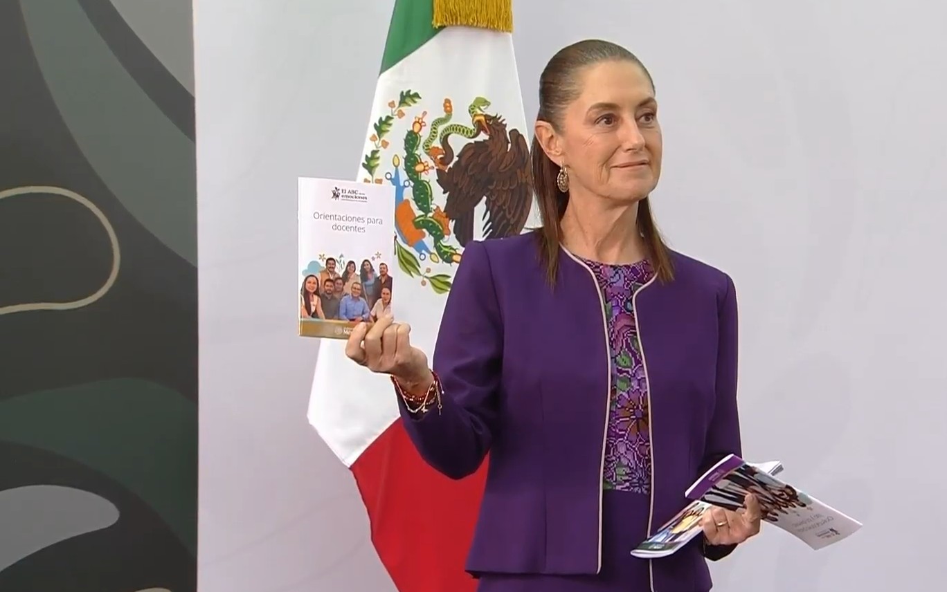 Sheinbaum lleva su ofensiva contra celulares a las secundarias