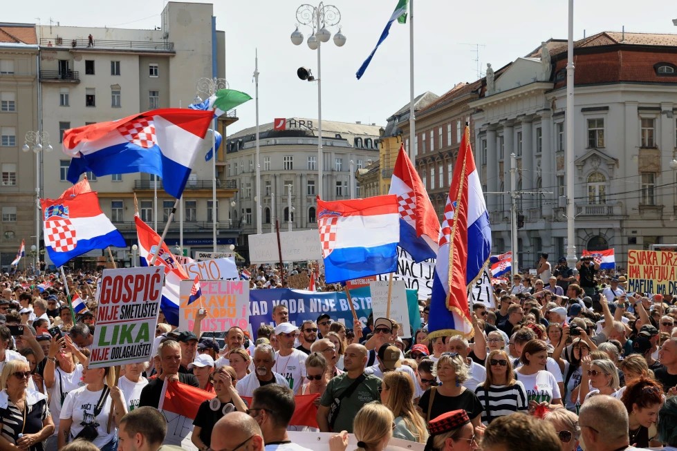 Croacia enfrenta protestas masivas por 37 mil toneladas de residuos