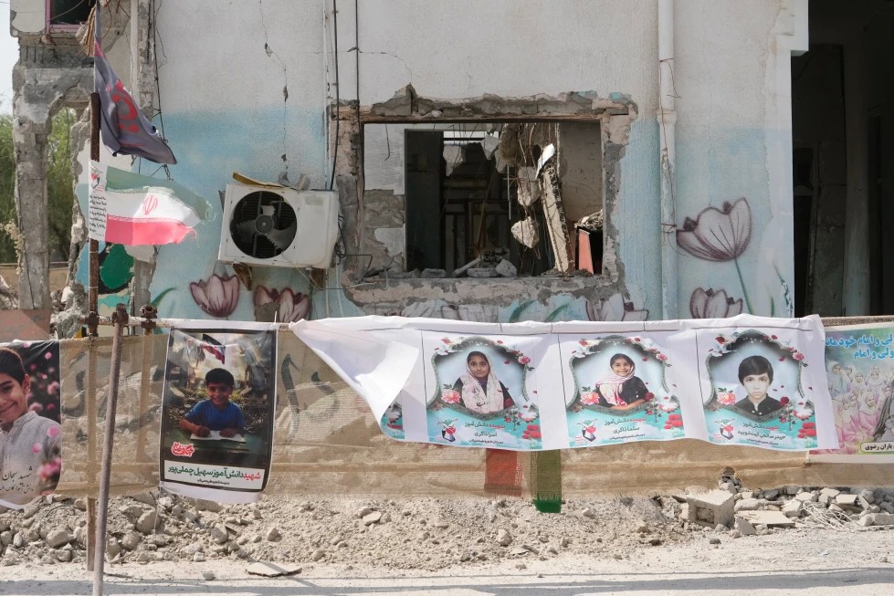 Escuela bombardeada por EEUU en Irán será memorial de niños asesinados