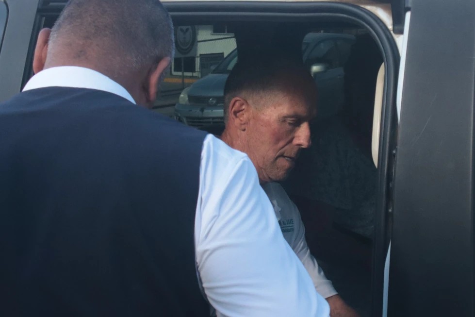 México inicia juicio a implicados en los asesinatos de tres surfistas
