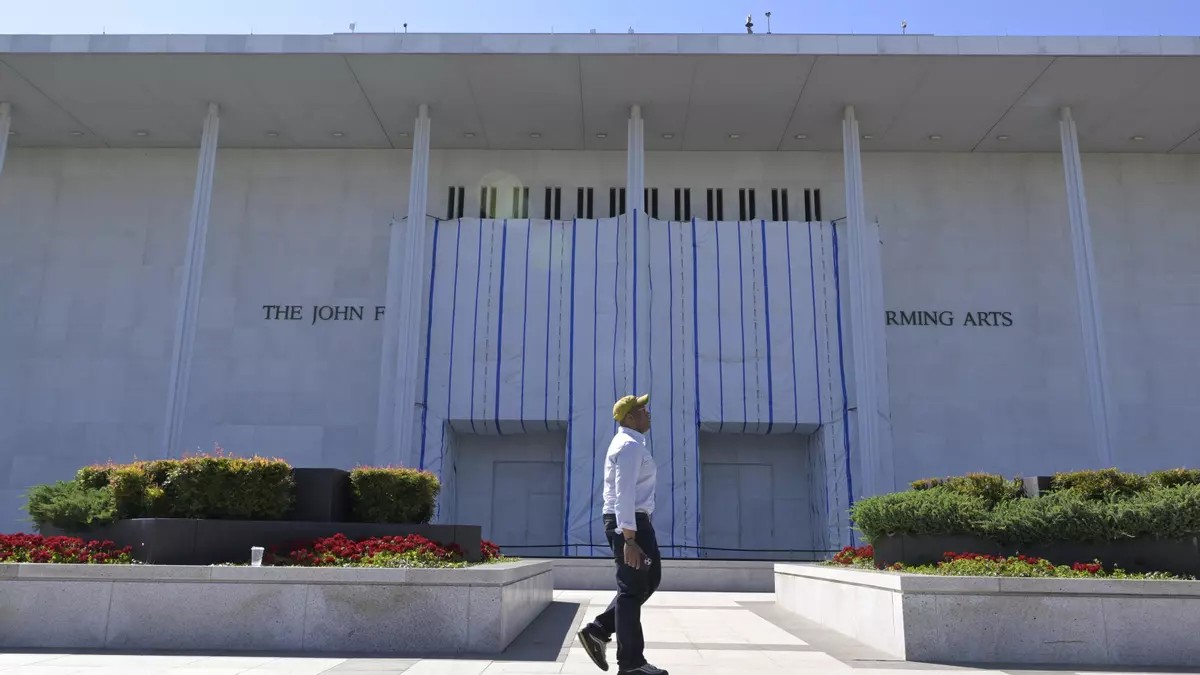 Trump amenaza con demoler el Kennedy Center si no es reconocido