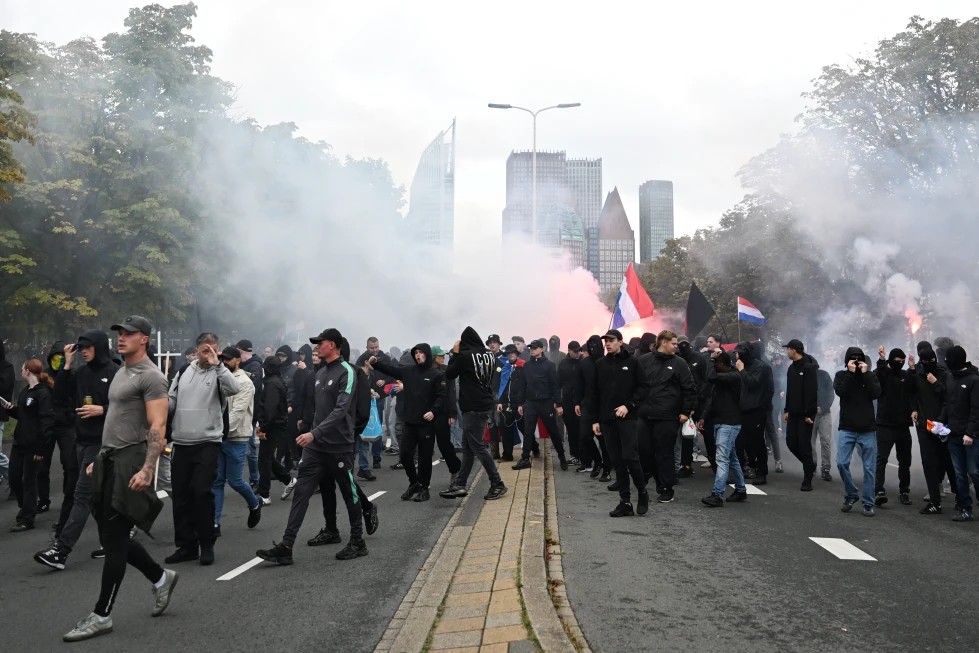 Manifestantes de extrema derecha desatan disturbios en La Haya