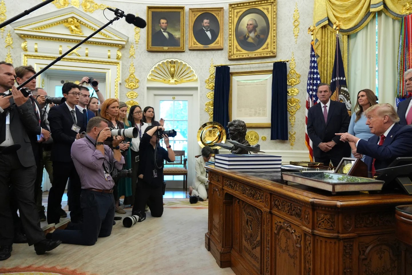 Trump veta a los periodistas de CNN, MS NOW y Politico