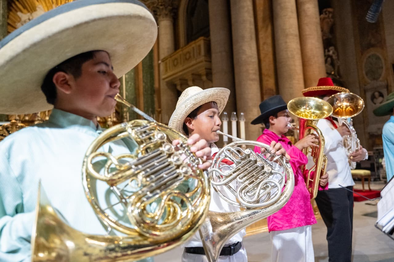 Banda infantil de Tlaxiaco lleva música oaxaqueña hasta el Vaticano