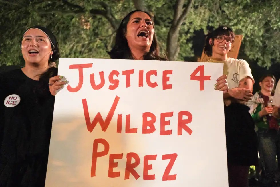 Migrante venezolano baleado por agente federal es operado en Texas
