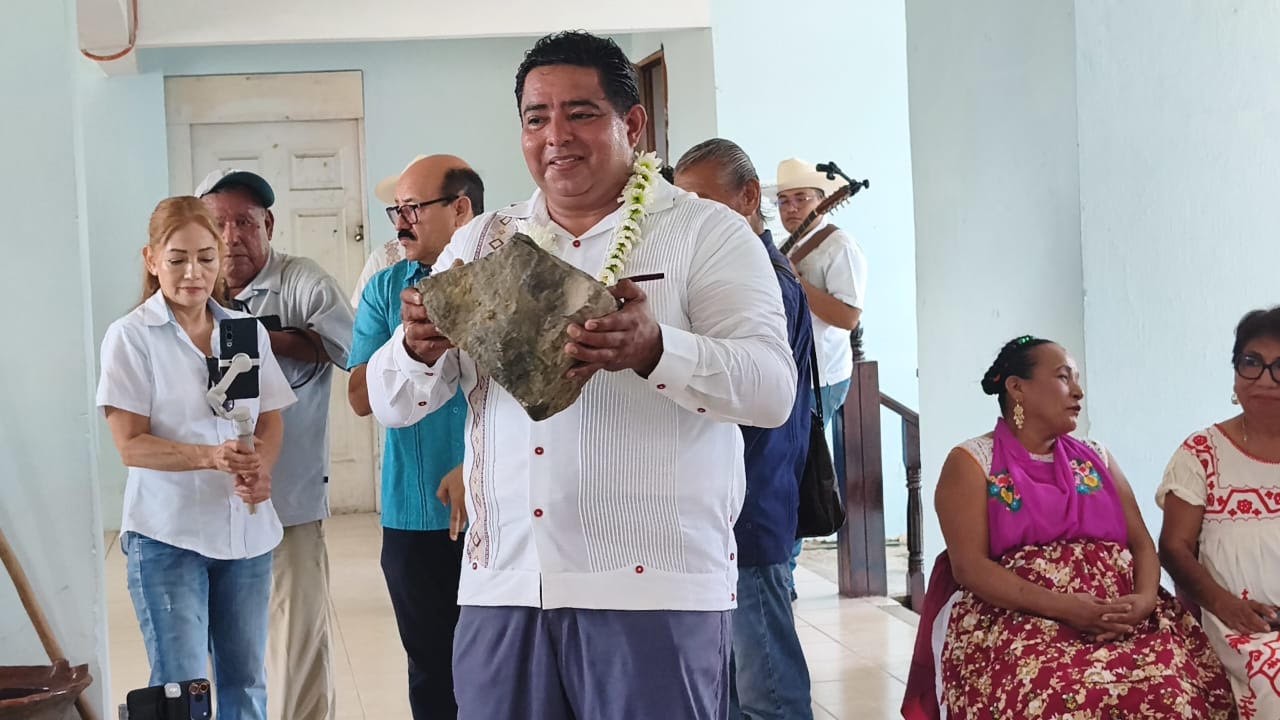 Ejido Zacate Colorado dona basalto para muro del río Cazones