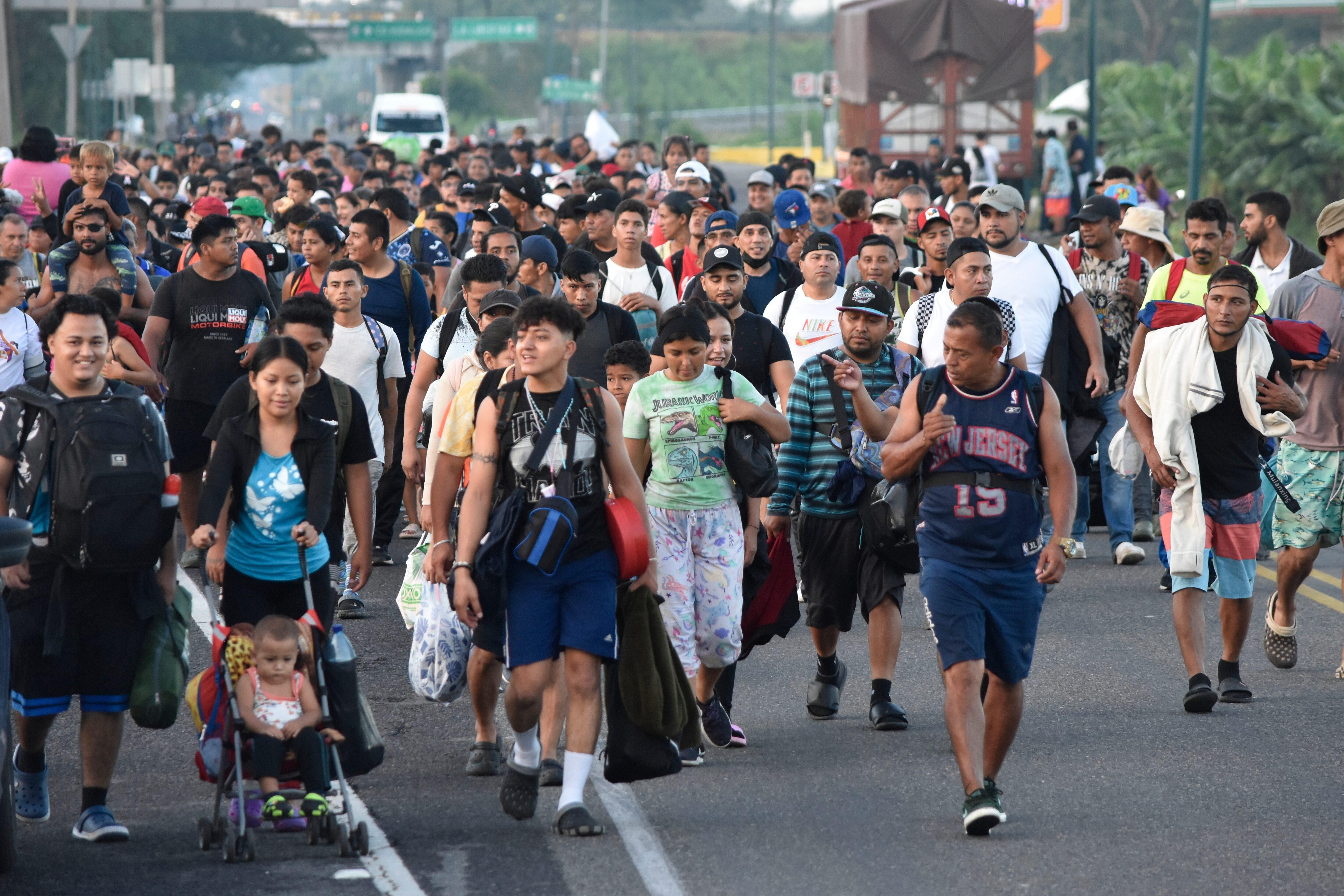 Caravana migrante se dispersa en México tras cierre anunciado por EEUU