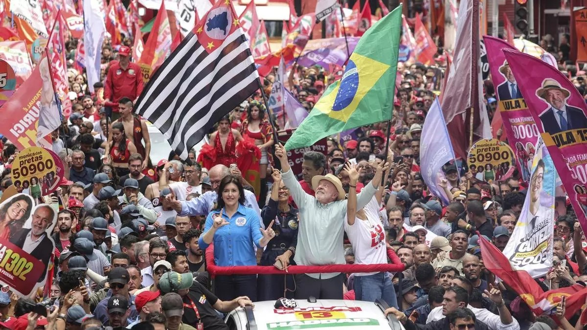 Brasil llega dividido a las urnas entre Lula y Flávio Bolsonaro