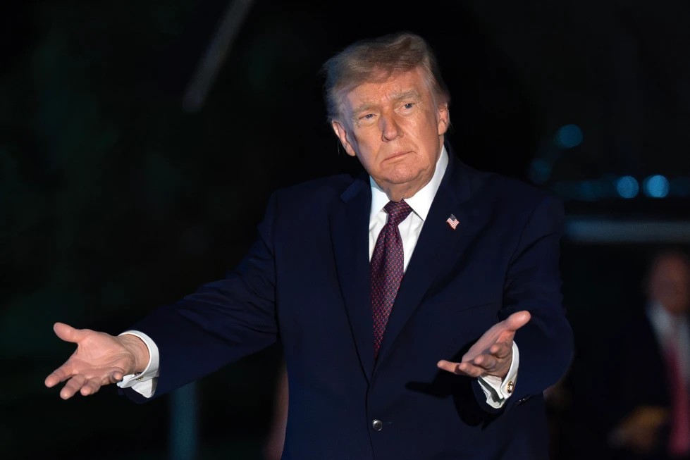 Trump promete pagos de Medicare a adultos mayores antes de elecciones