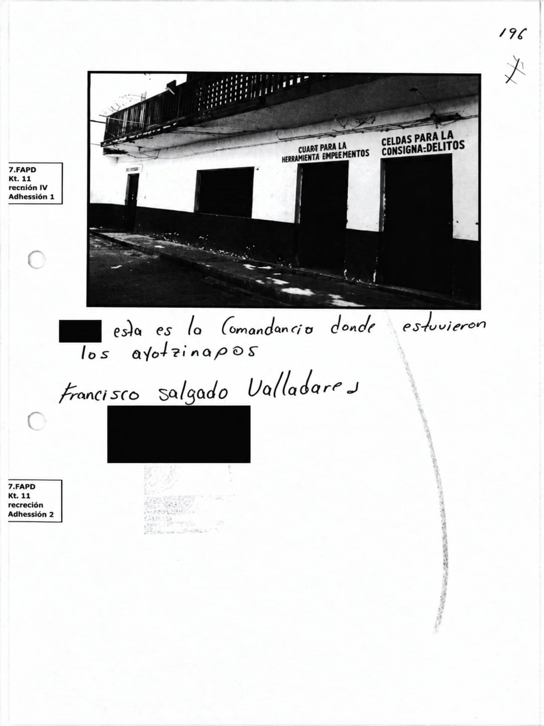 Documento incorporado al expediente de Ayotzinapa con una fotografía de la comandancia municipal de Iguala y la anotación atribuida a Francisco Salgado Valladares: “esta es la comandancia donde estuvieron los ayotzinapos”. Fuente: expediente Ayotzinapa: Informe Pascal en Los Ángeles Press