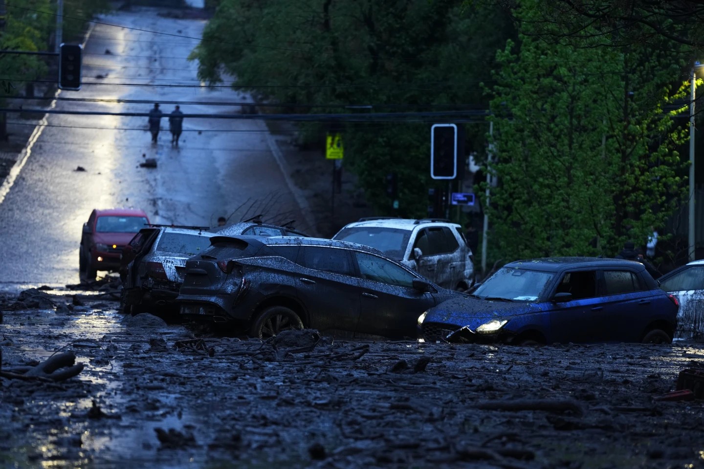 Santiago de Chile enfrenta inundaciones y deslaves por lluvias intensas