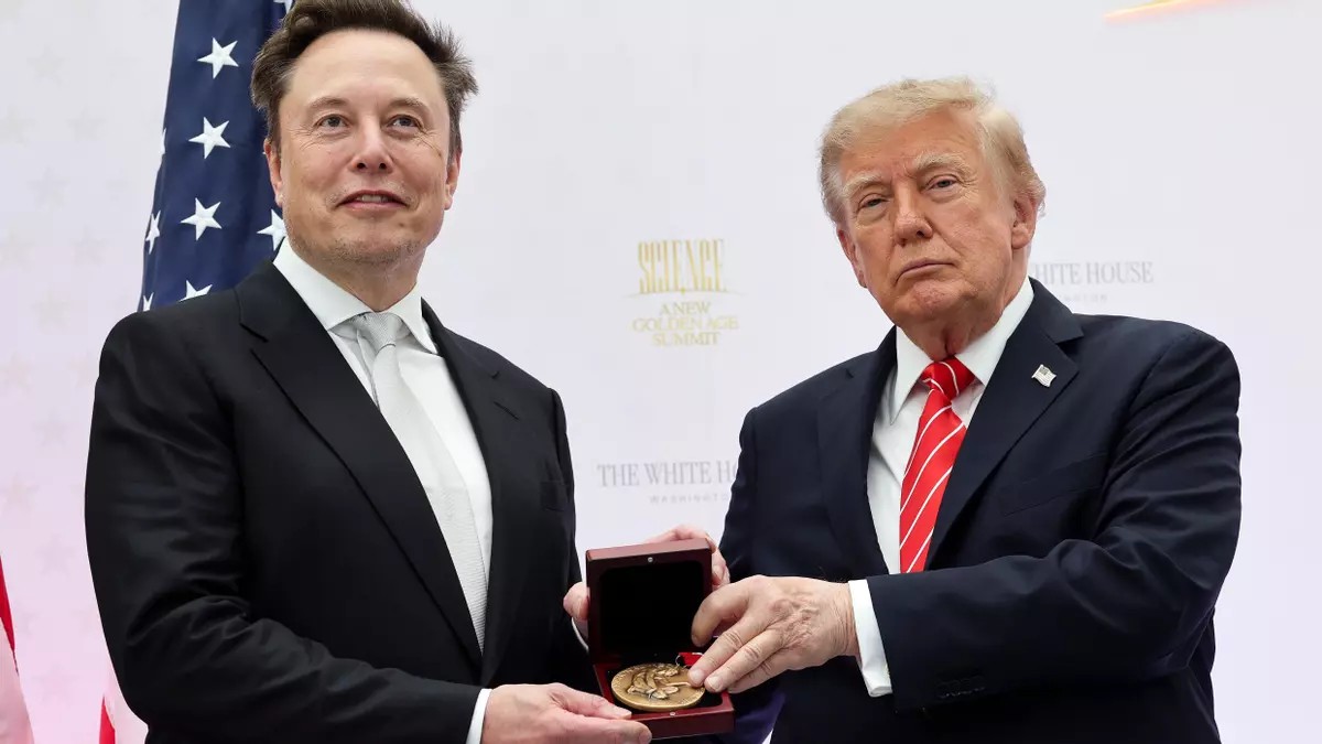 Elon Musk dona 276 millones para sostener mayoría republicana de Trump