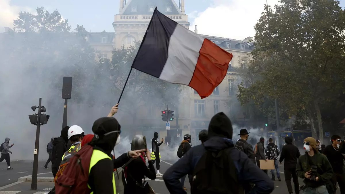 Protestas sacuden Francia con 1200 detenidos y choques policiales
