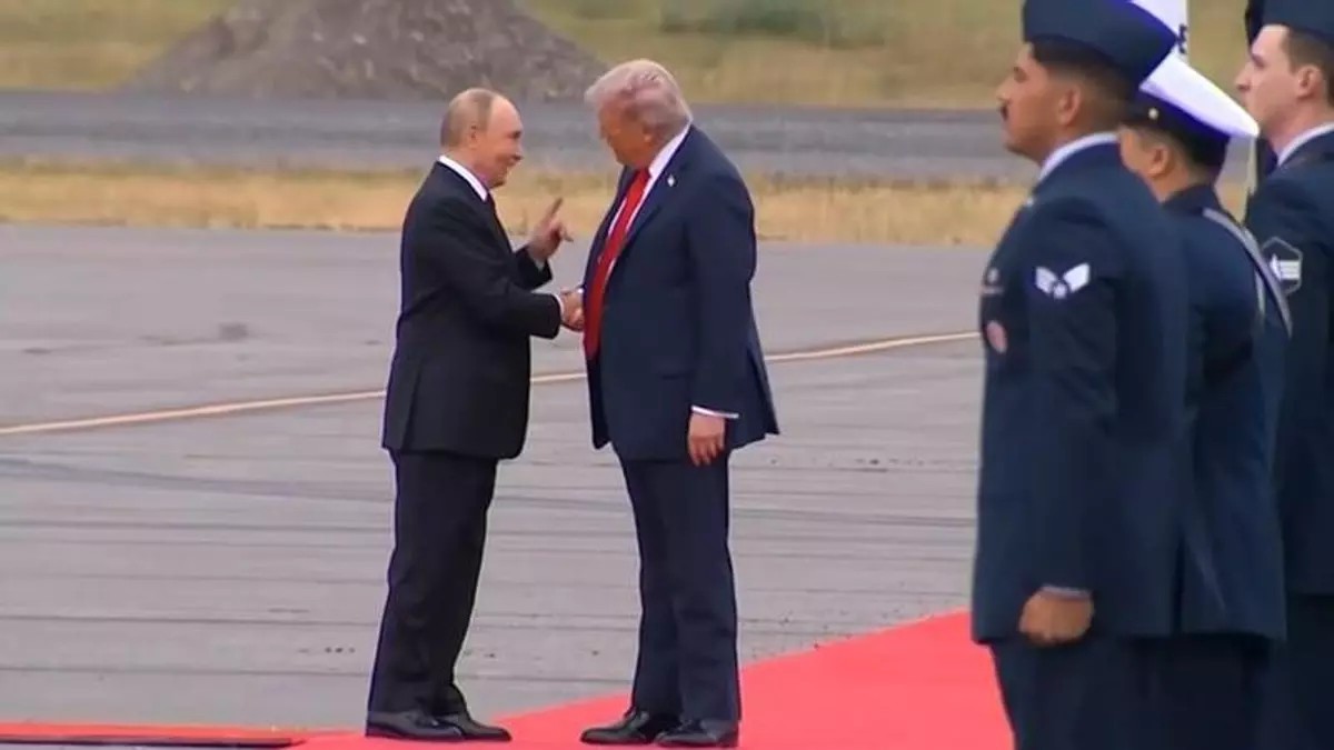 Trump suspende sanciones a Rusia tras pactar diésel con Putin