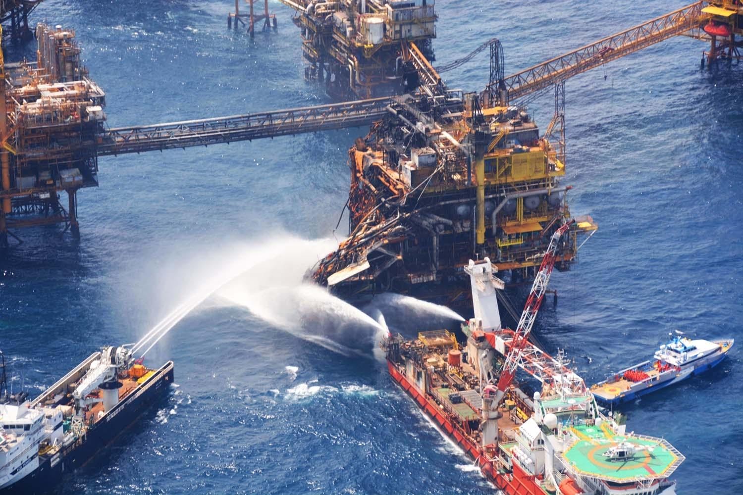Incendio en plataforma de Pemex agrava cadena de accidentes petroleros