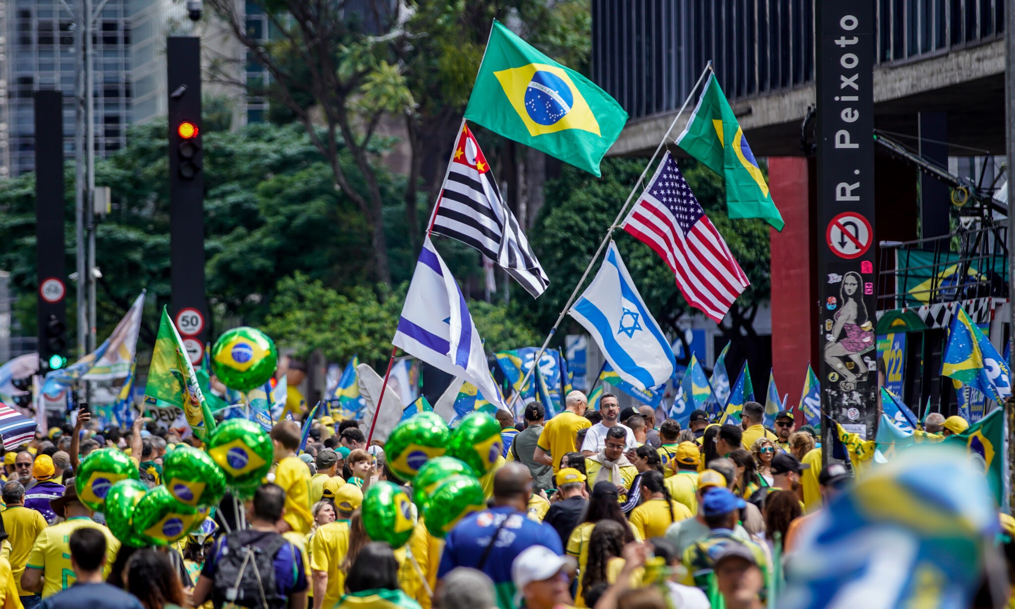 Brasil elige entre Lula y Bolsonaro bajo fuerte polarización política