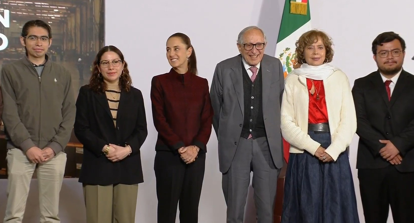 Sheinbaum y algunos de los integrantes del Consejo Asesor para la Transformación Digital del Sector Salud. Actividad del 23 de octubre de 2026.