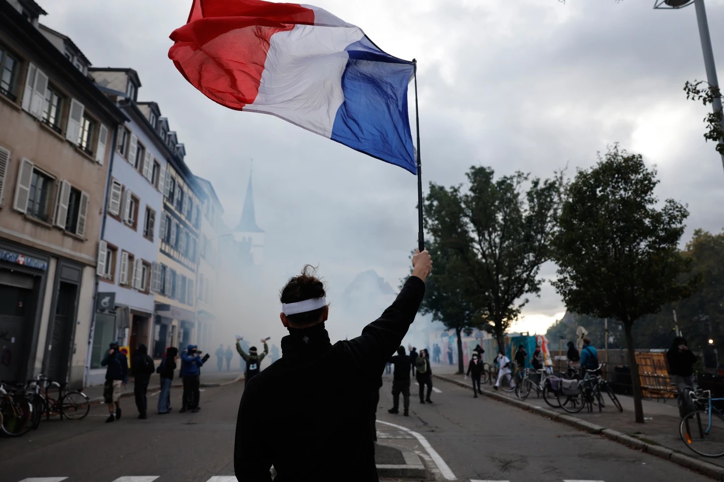 Francia con nuevas protestas y disturbios contra gobierno Macron
