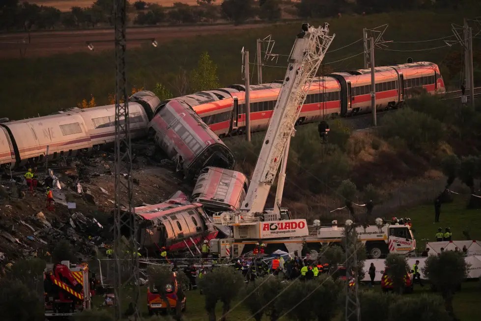 Segundo accidente ferroviario en España golpea antes de las elecciones