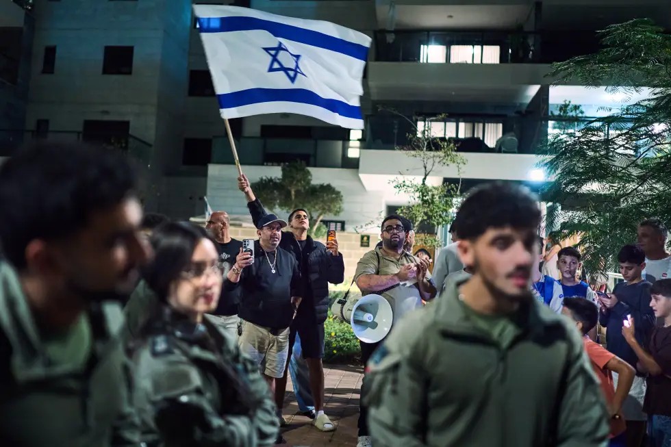 Israel negocia alianzas tras perder bloque de Netanyahu la mayoría